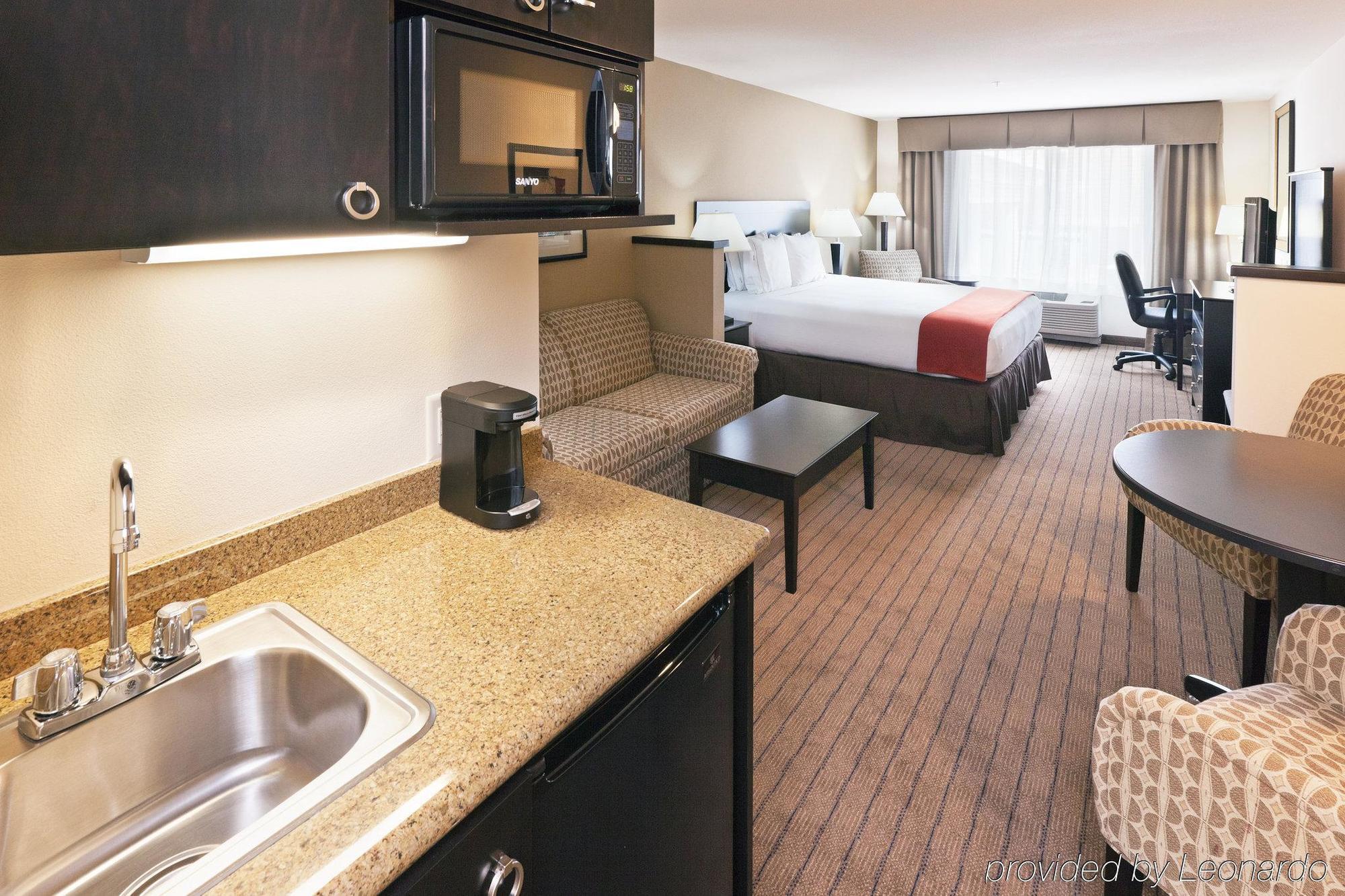 Holiday Inn Express & Suites El Paso Airport By Ihg Номер фото